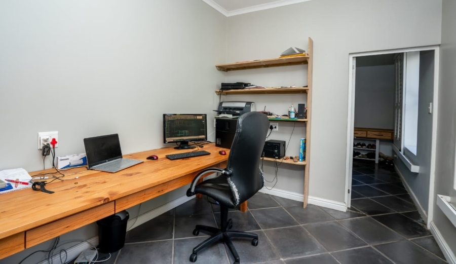 To Let 3 Bedroom Property for Rent in Middedorp Western Cape